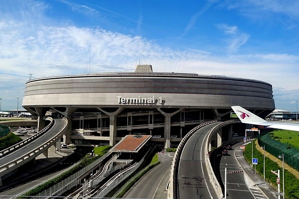 8. marts vēsturē: Svinīgi atklāj Šarla de Golla lidostu Francijā